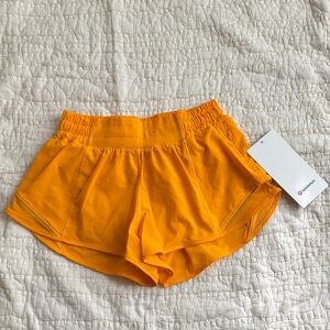 *NWT* Lululemon Hotty Hot Shorts *Clementine*